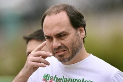 Carlos Bolsonaro Enfrenta Desafios no Senado por Santa Catarina