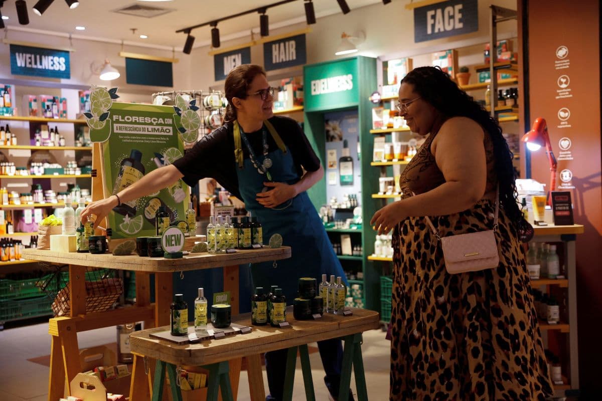 Confiança no setor de serviços cai a seu menor nível desde 2025