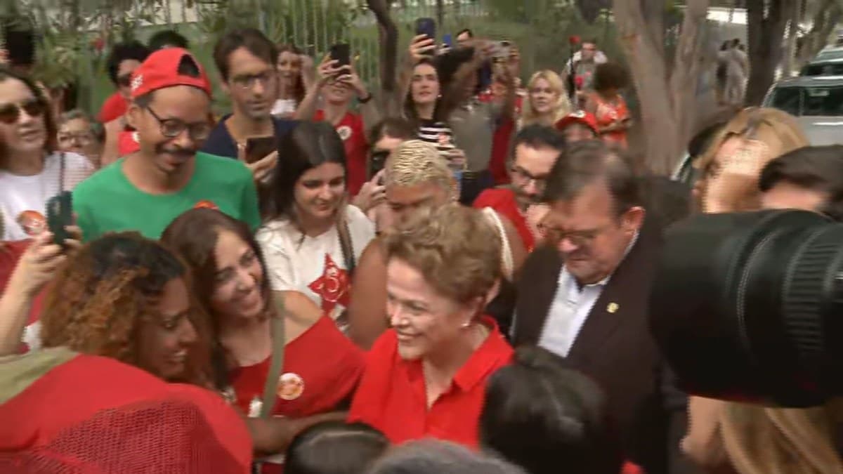 Dilma Rousseff vota em Belo Horizonte e acompanha apuração em SP