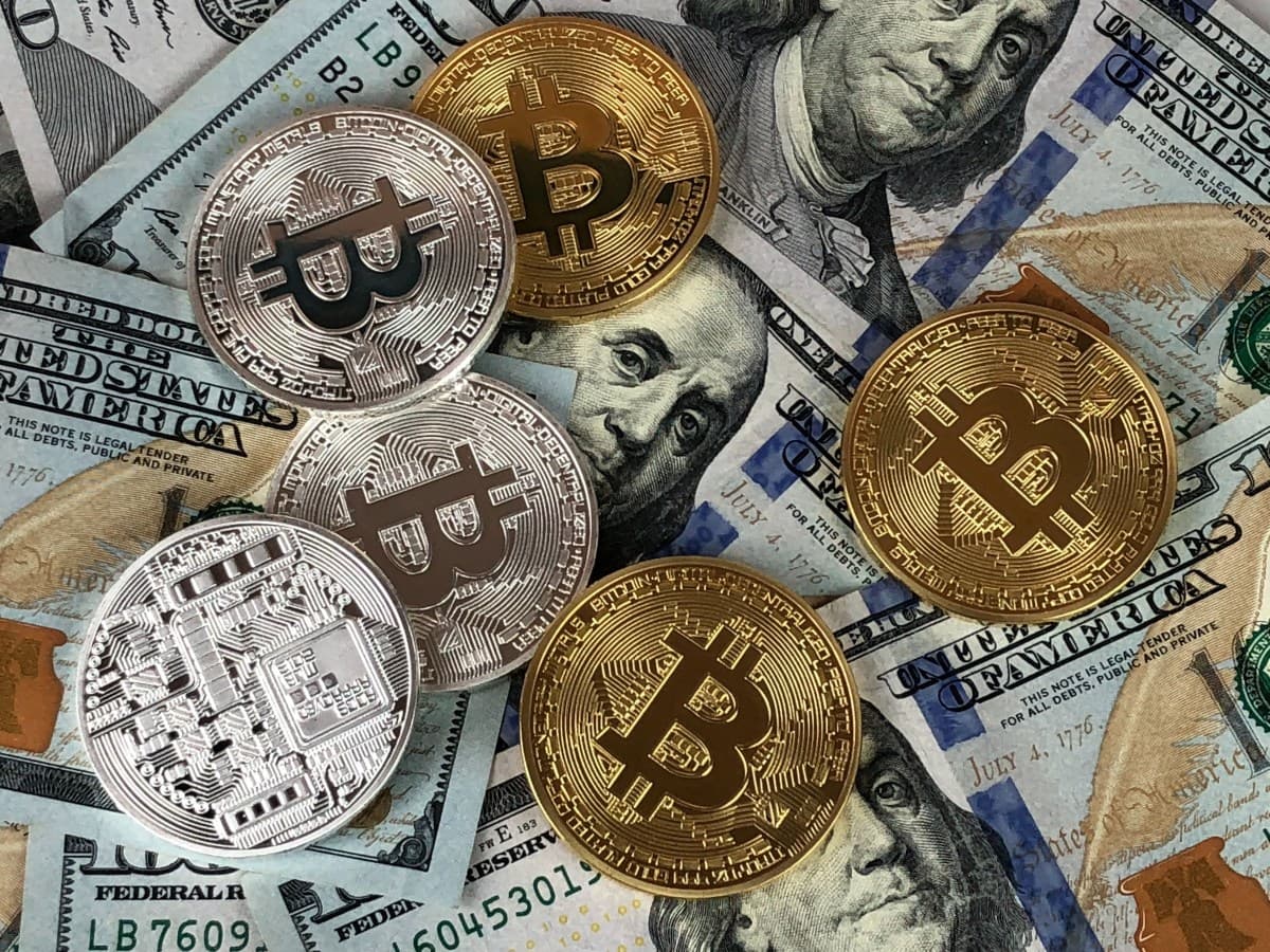 Bitcoin se valoriza com sinais de apoio de Trump e regulação nos EUA