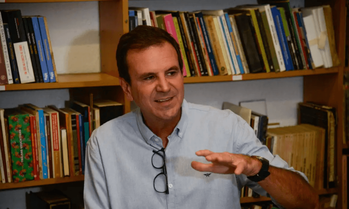 Eduardo Paes reconhece derrota para Douglas Ruas em disputa no Rio