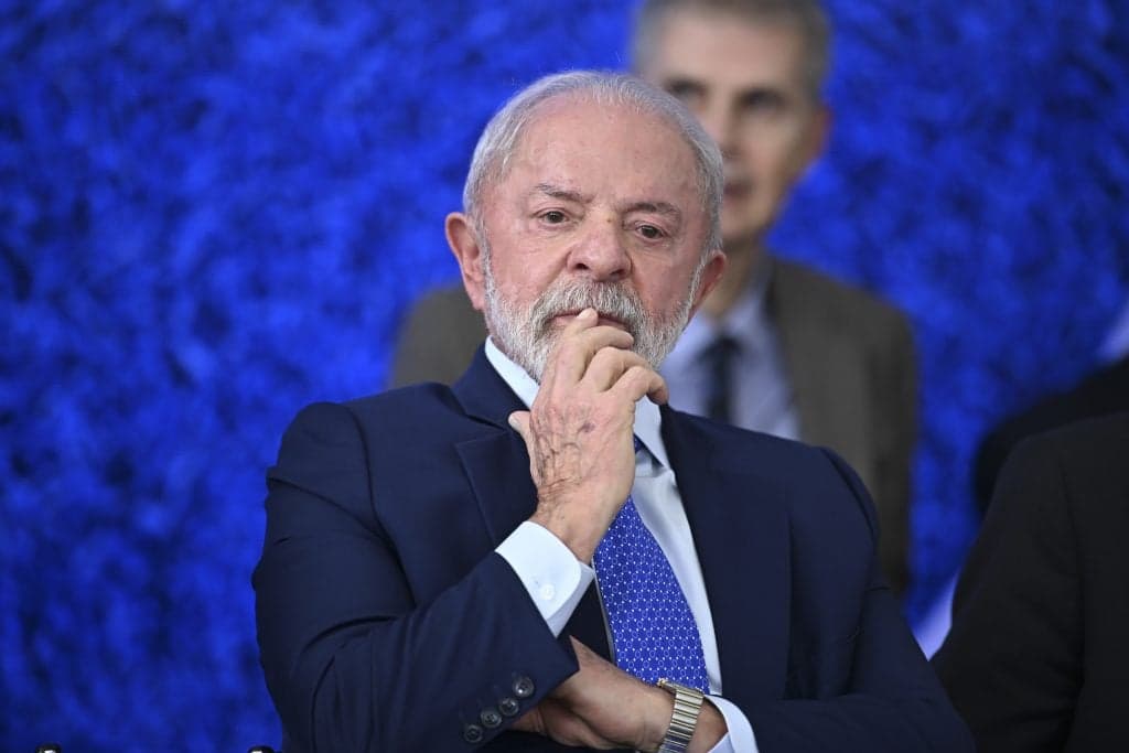 Lula assina MP que proíbe apostas online e fecha mercado regulado