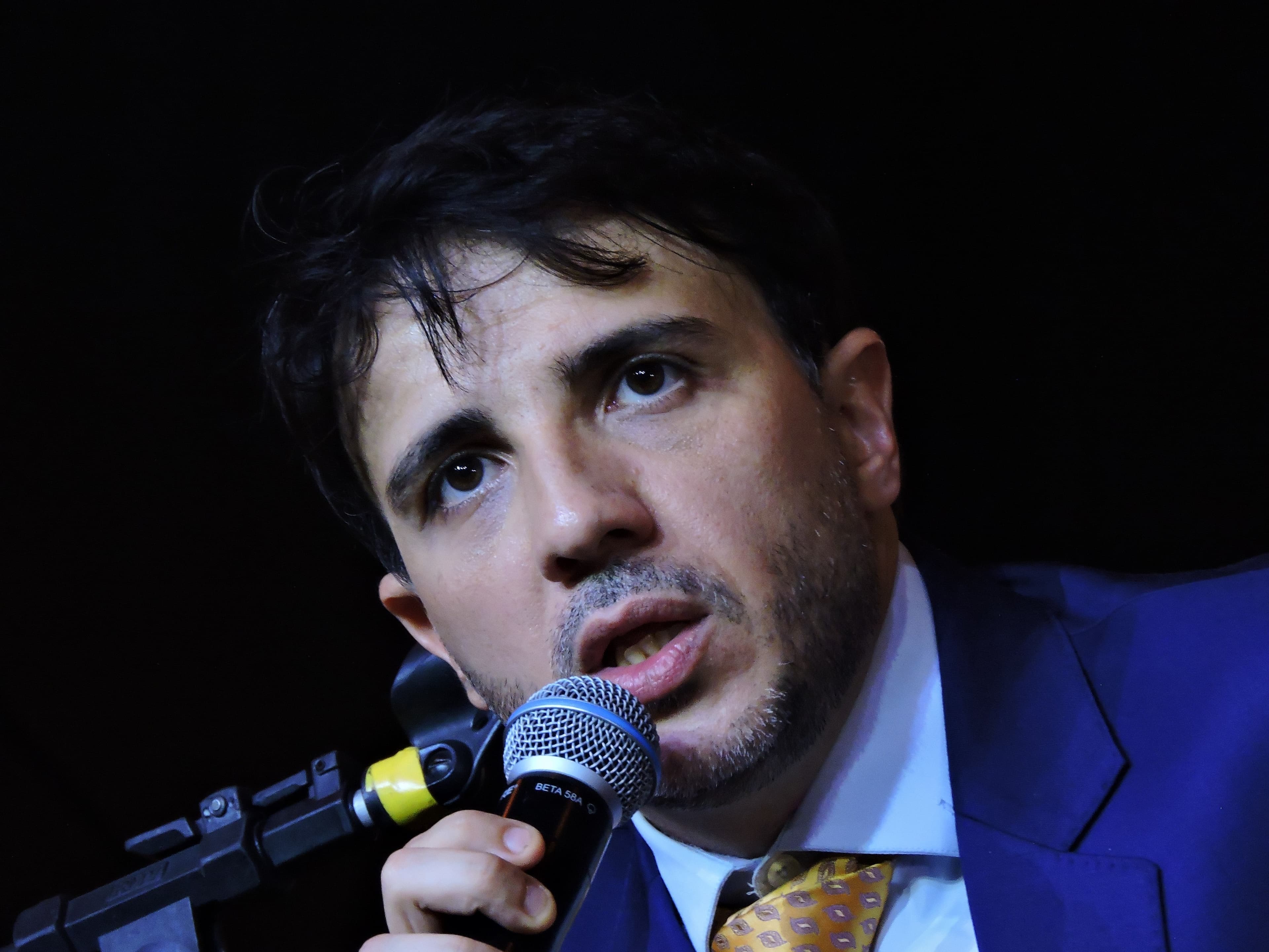 Renan Santos inicia série de entrevistas na GloboNews