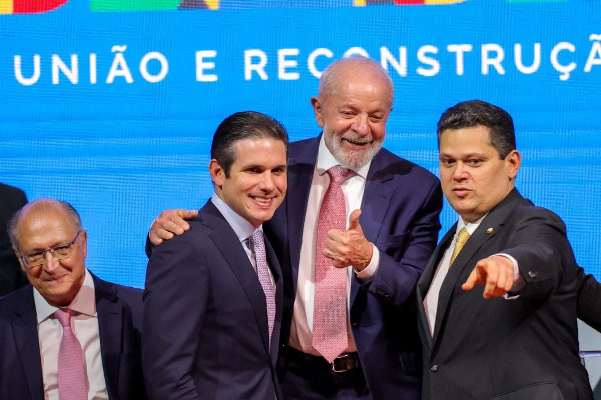 Alcolumbre promete votar MP que elimina imposto sobre compras internacionais