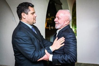 Nova aliança entre Alcolumbre e bolsonarismo ameaça democracia