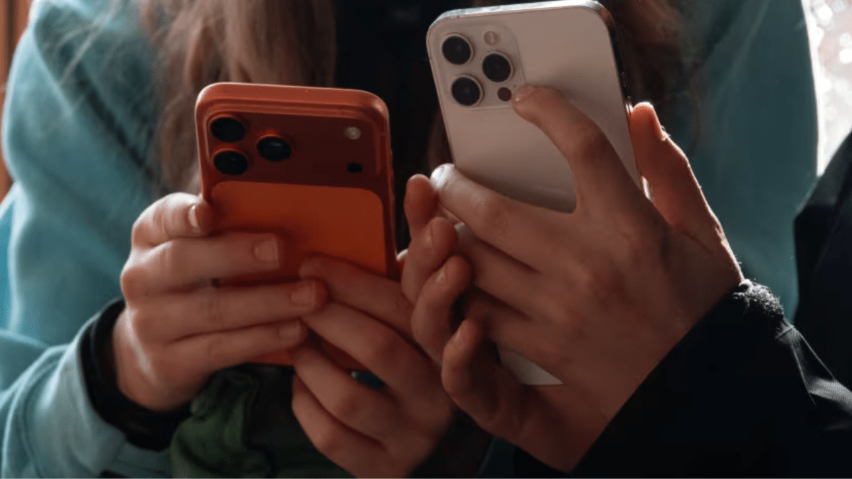 Estudo relaciona popularização do iPhone a queda na natalidade nos EUA