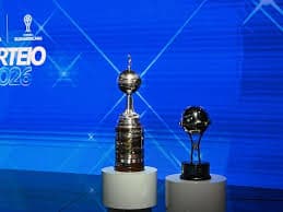 Latam Airlines Brasil suspende voos devido a decisões da Conmebol