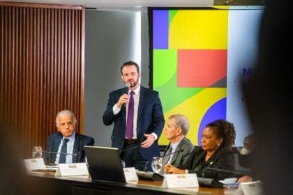 Governo Lula planeja uso do FGTS para refinanciar dívidas