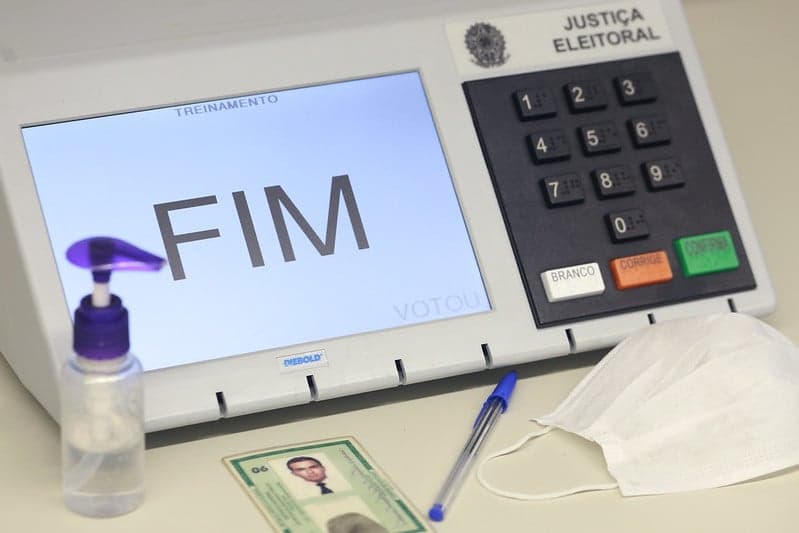 Disputa presidencial no Brasil chega ao dia da eleição com incertezas