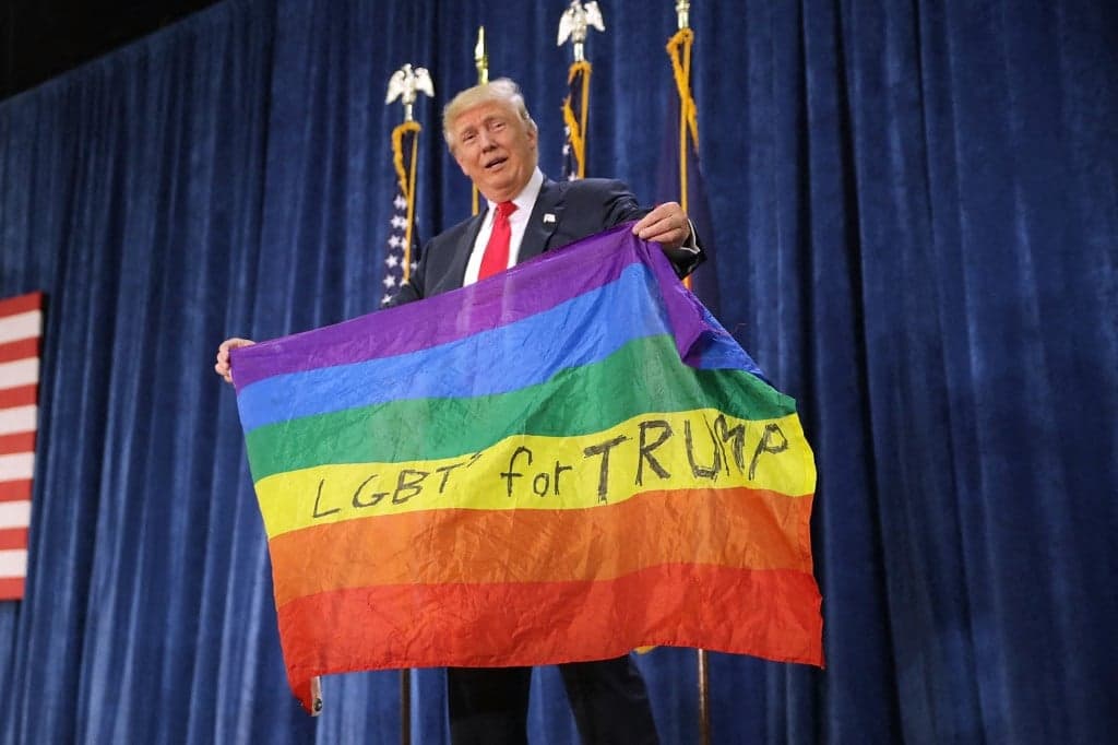 Governo Trump revoga proteções contra discriminação sexual nas escolas