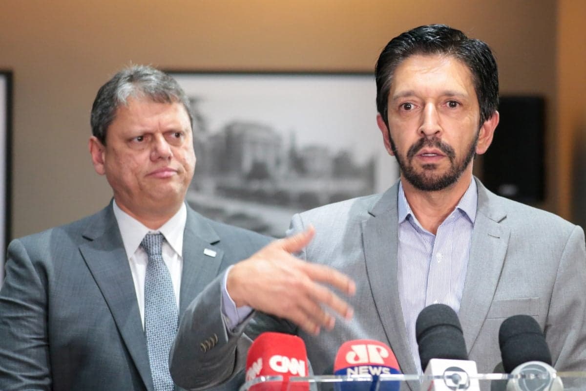 Prefeito e Governador Divergem Sobre Inundações no Vale do Anhangabaú