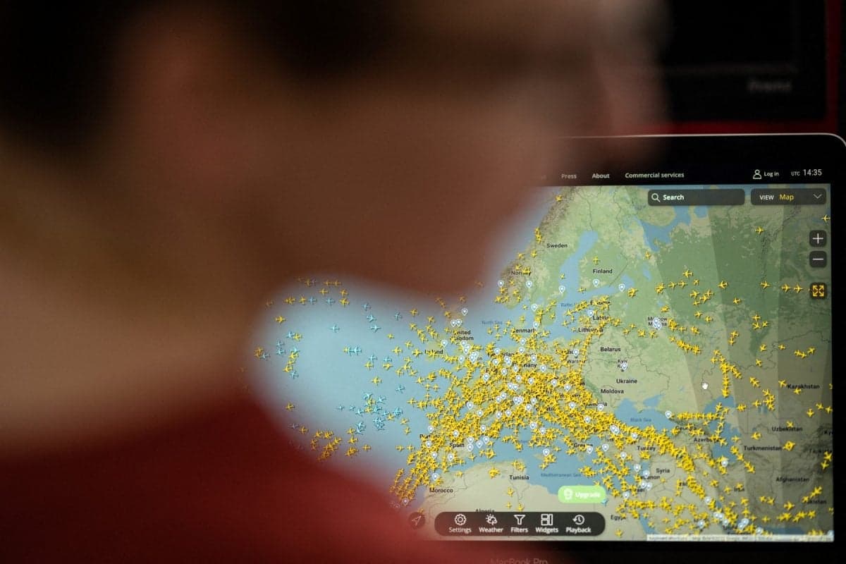 Avião militar dos EUA voa para Moscou, Kremlin nega confirmação