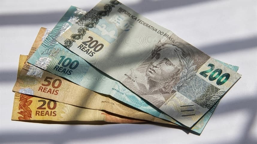 Inflação brasileira cai a 4,24% com impactos de medidas pontuais