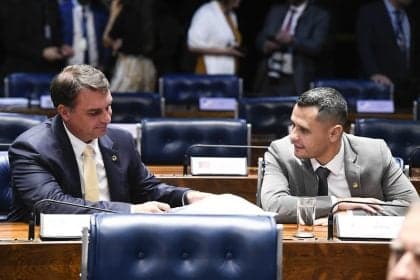 PL negocia alinhamento com Republicanos para Flávio Bolsonaro