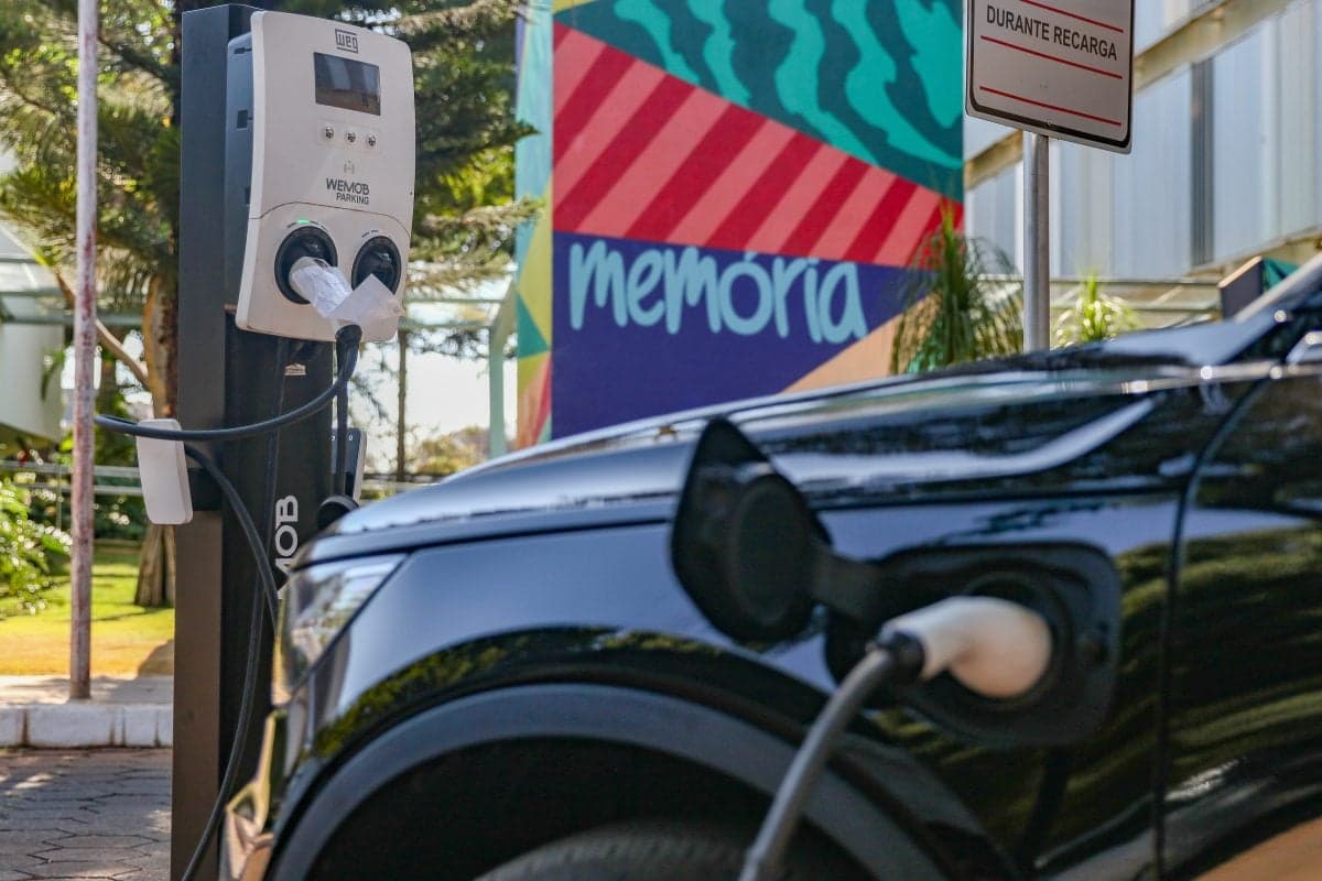 Honda desenvolve sistema de recarga sem fio para veículos elétricos em movimento