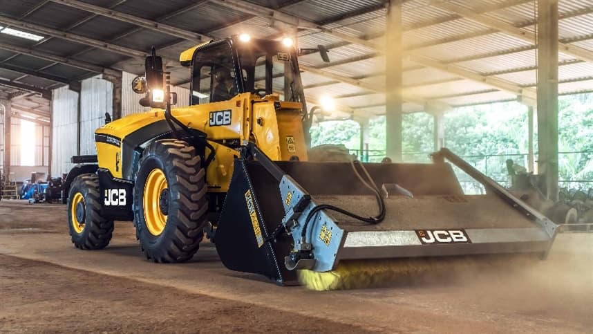 JCB apresenta novidades na Agrishow 2026 com Cafu como embaixador