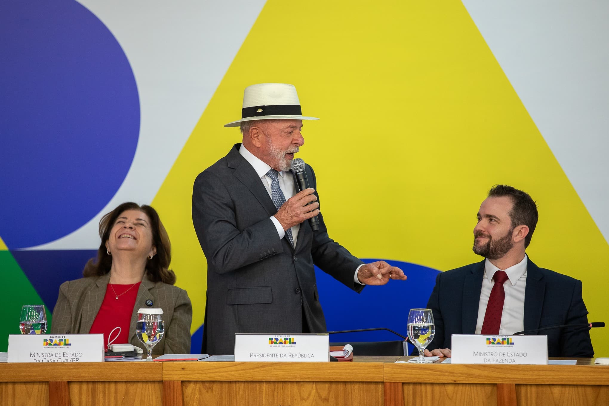 Lula se encontra com empresários para garantir compromisso fiscal