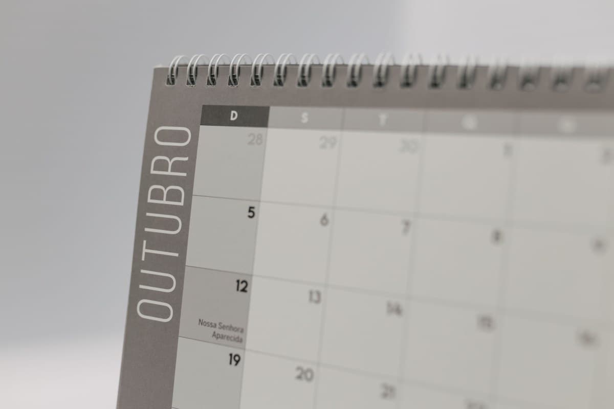 Astrologia de Outubro: Revisões e Reflexões sobre Relacionamentos