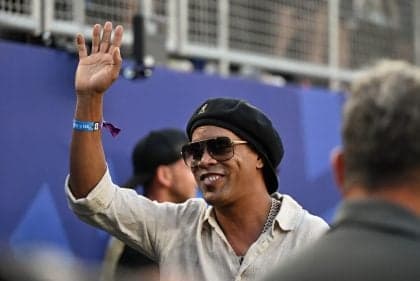 Ronaldinho Gaúcho retorna ao futebol pelo Ravenna na Itália