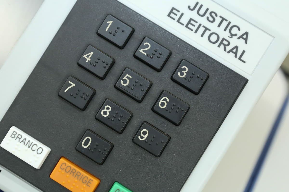Urna eletrônica é substituída em Gravataí após teclas coladas