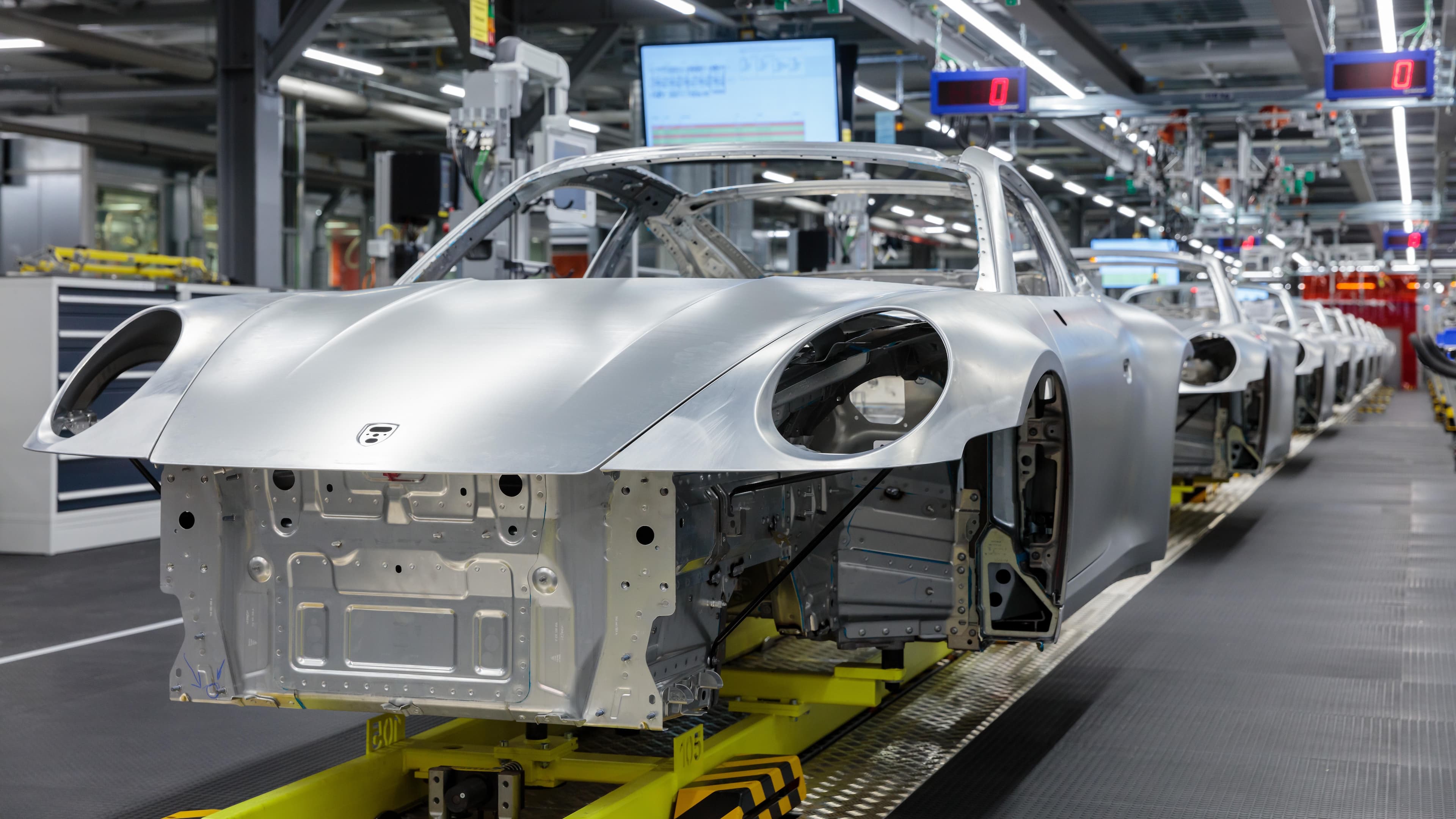 Porsche planeja cortar 5 mil empregos até 2035 para aumentar competitividade
