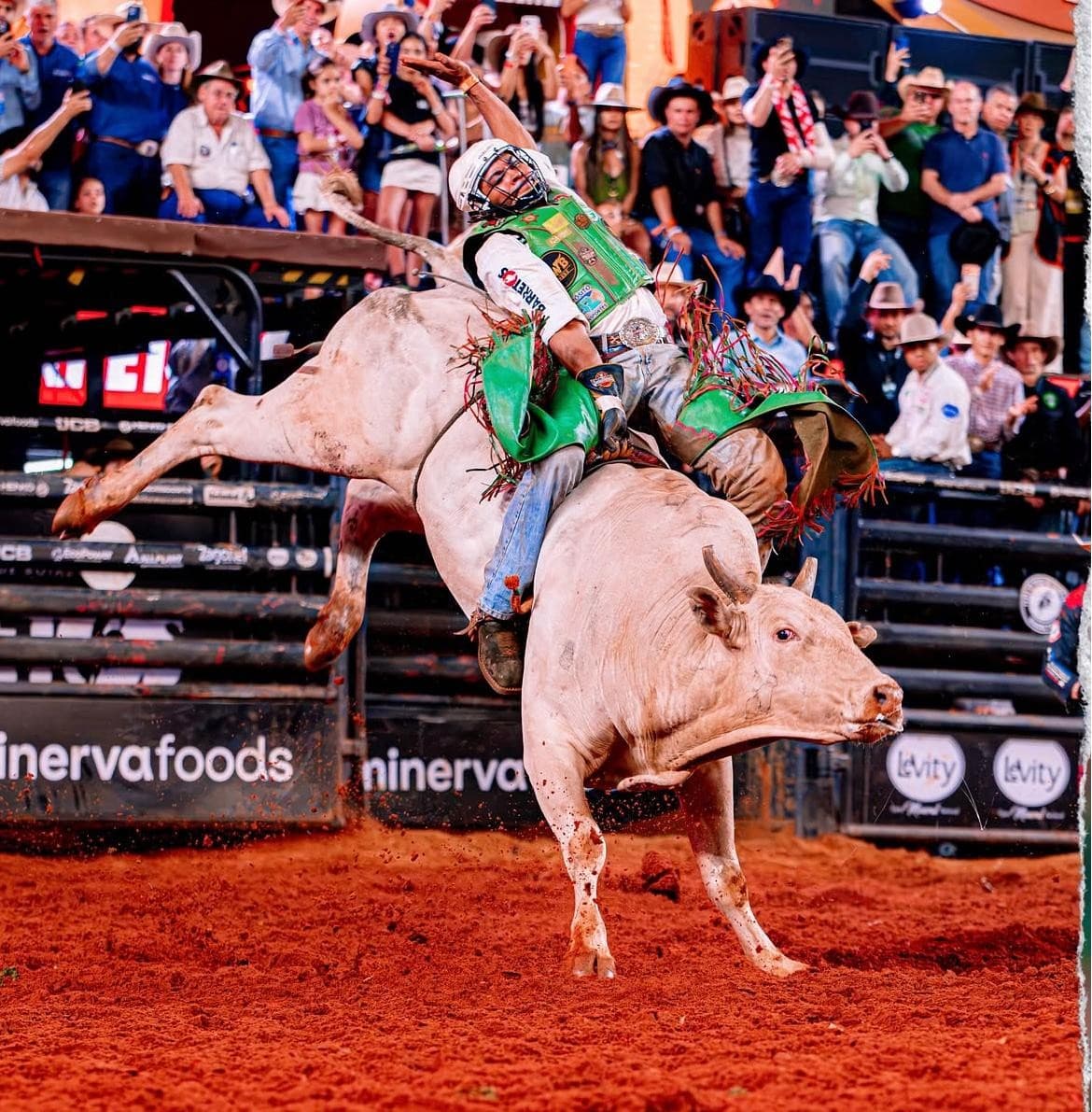 Assyrio José Dias é campeão do Rodeio Internacional de Barretos