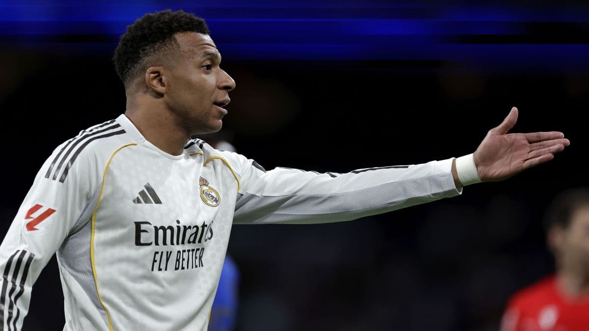 Kylian Mbappé enfrenta protestos no Santiago Bernabéu