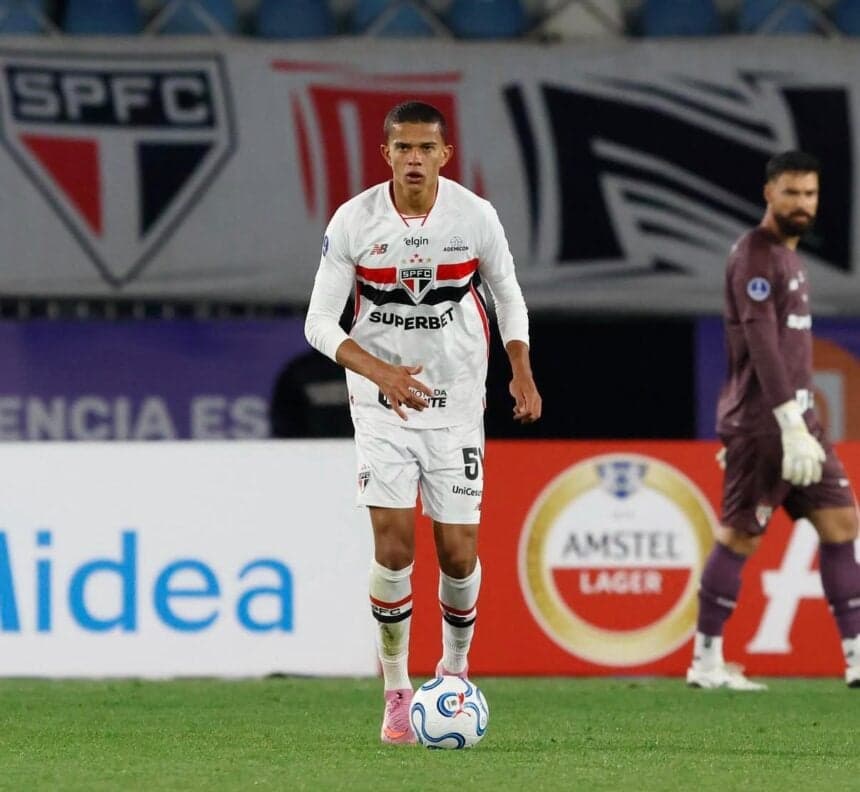 Osorio é denunciado e poderá ser punido após expulsão no clássico contra o Palmeiras