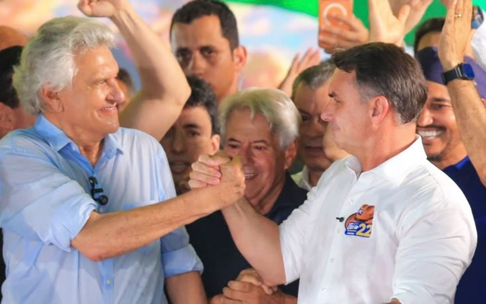 Flávio Bolsonaro é alertado sobre declaração sobre mudança constitucional