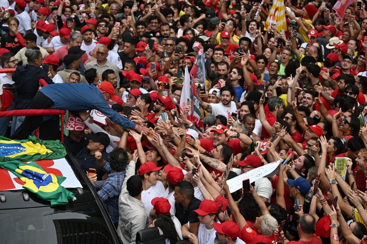 Lula encerra campanha de reeleição com ato na Avenida Paulista