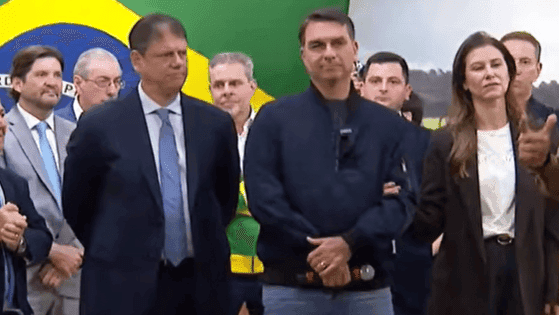 Governador de SP apoia Flávio Bolsonaro em evento em Goiânia