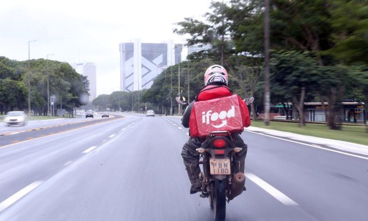 Pesquisa revela que motoristas de aplicativos pedem redução de taxas para aumentar ganhos