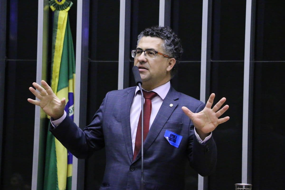 Deputado defende pequenas empresas na discussão da jornada 6x1
