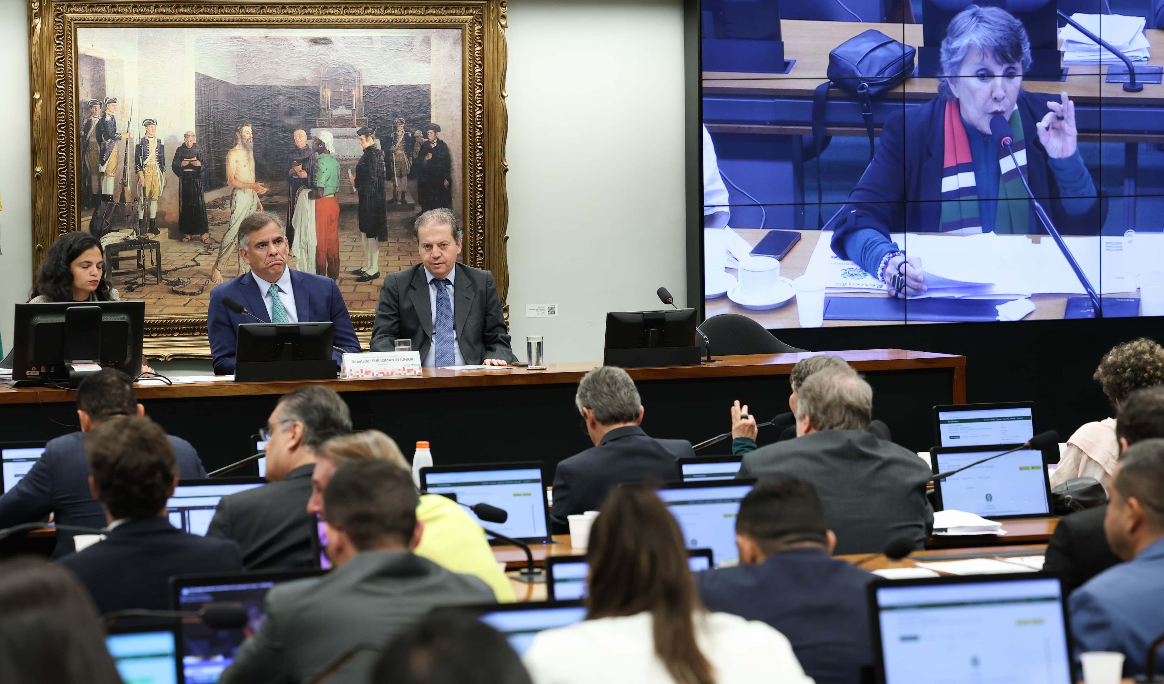 Hugo Motta cria comissão para discutir redução da maioridade penal