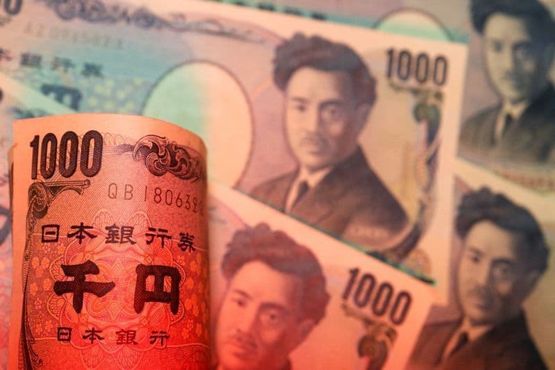 Iene se valoriza após alerta de intervenção do Japão