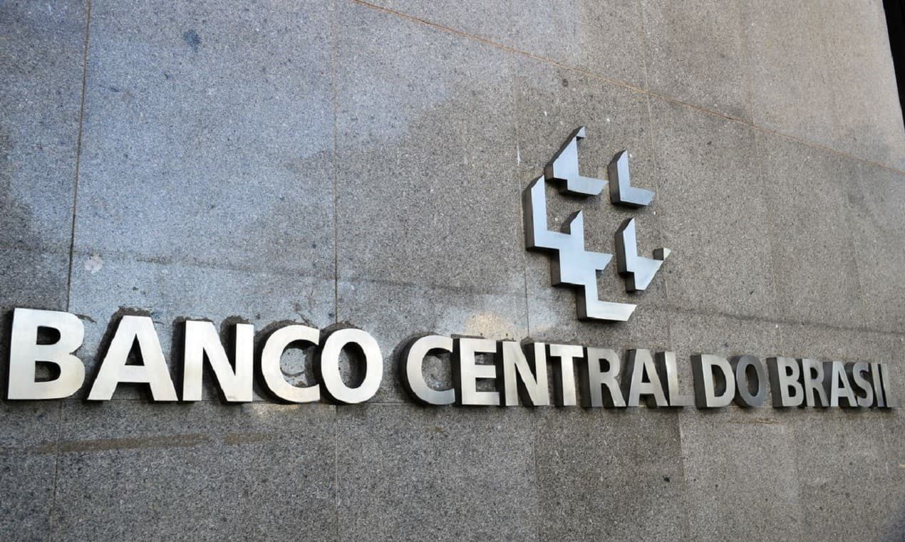 Banco Central reduz Selic para 14,50% amid incertezas globais