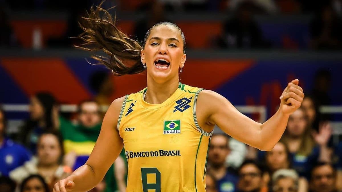 Júlia Kudiess, central da Seleção, sofre lesão grave no joelho