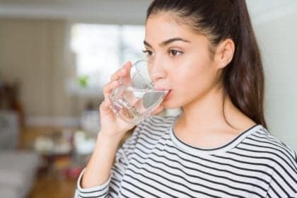 Cuidados com a hidratação no inverno: 5 razões para beber água