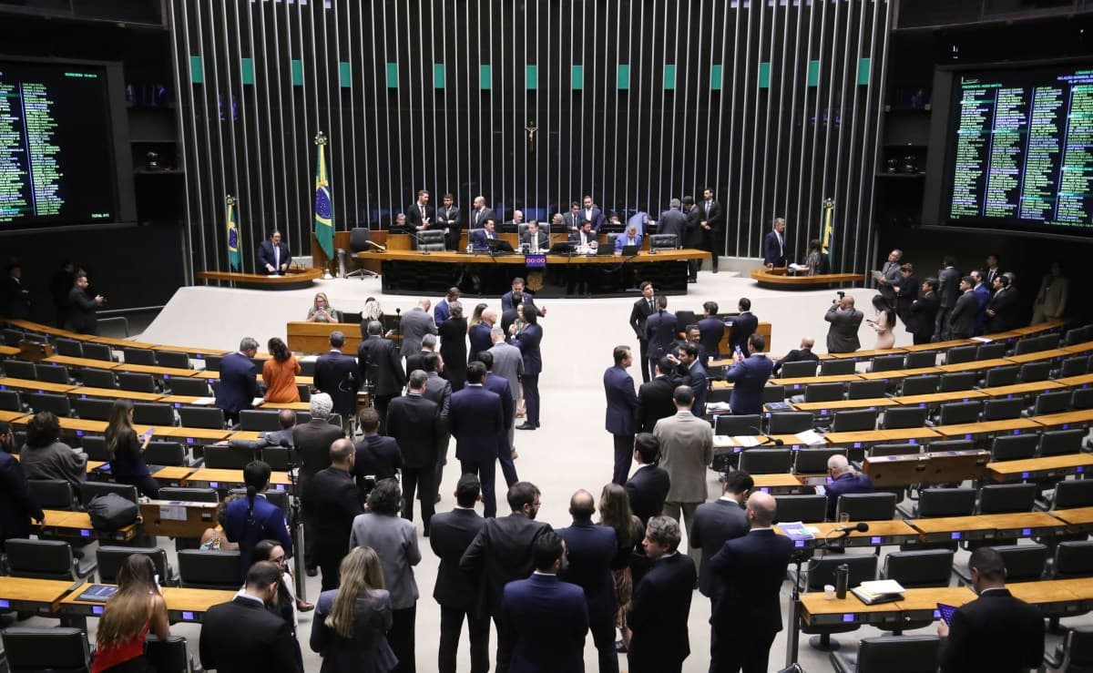 Deputados reeleitos representarán 57,7% da Câmara a partir de 2027