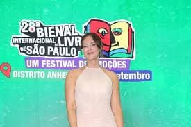 Paolla Oliveira brilha na Bienal do Livro com novo filme em pauta