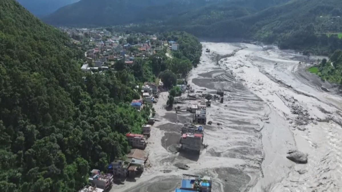 Nepal e China enfrentam tragédias devido a enchentes com muitos desaparecidos