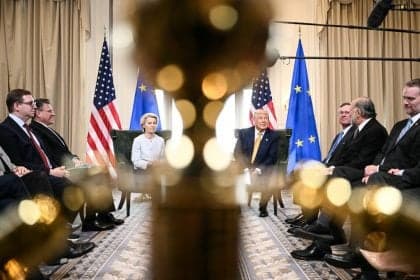 União Europeia promete reação firme a tarifas de Trump