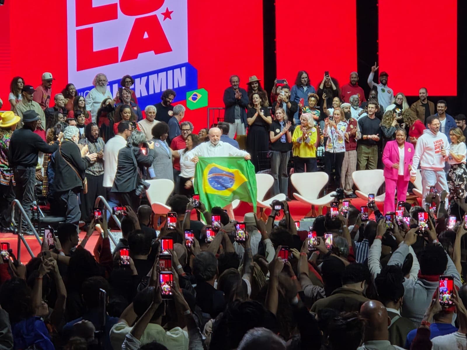 Lula participa de evento com artistas na Lapa em campanha de reeleição