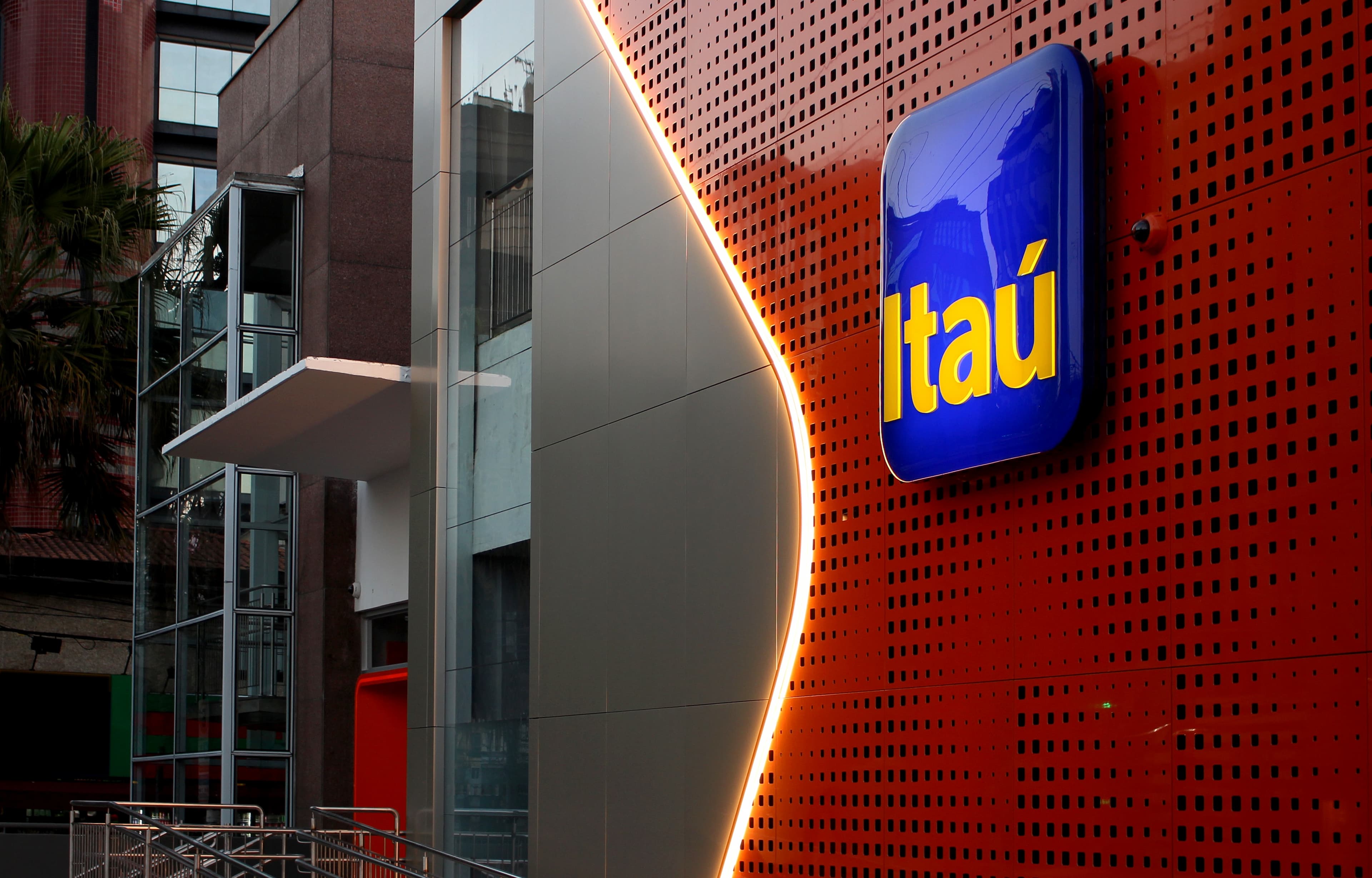 Itaú Unibanco aumenta presença obrigatória dos funcionários nos escritórios