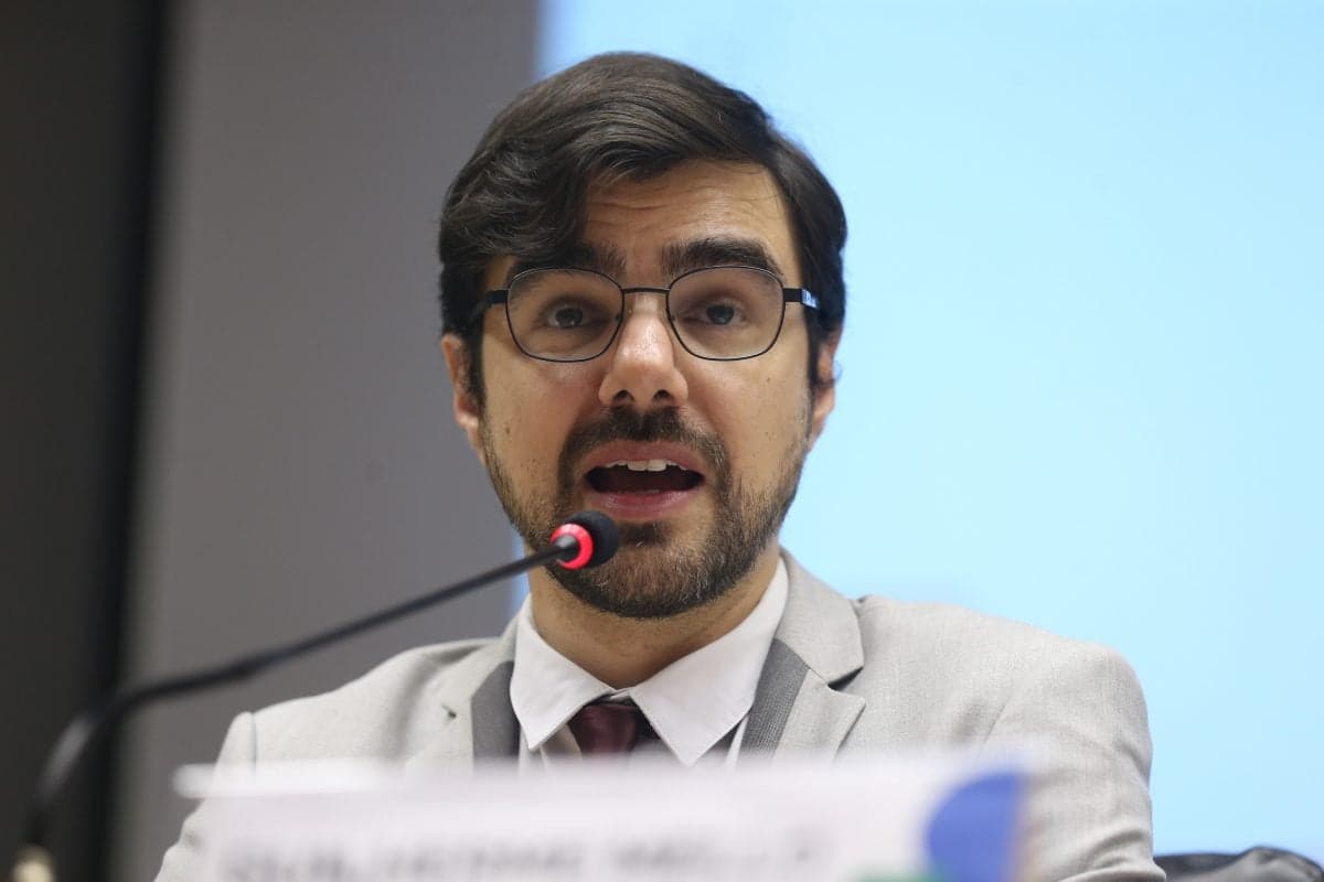 Corte de impostos pode levar Brasil à recessão, alerta economista