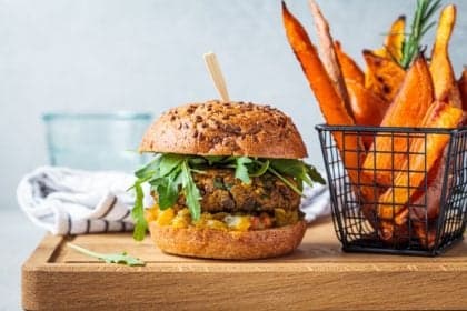 Hambúrguer e batata frita: como torná-los mais saudáveis