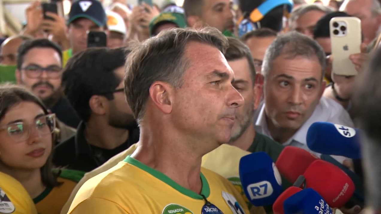 Flávio Bolsonaro critica STF e prevê ofensiva contra Alexandre de Moraes