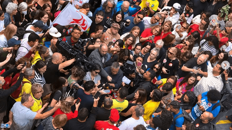 André Janones recebe alta e retoma campanha pela reeleição de Lula