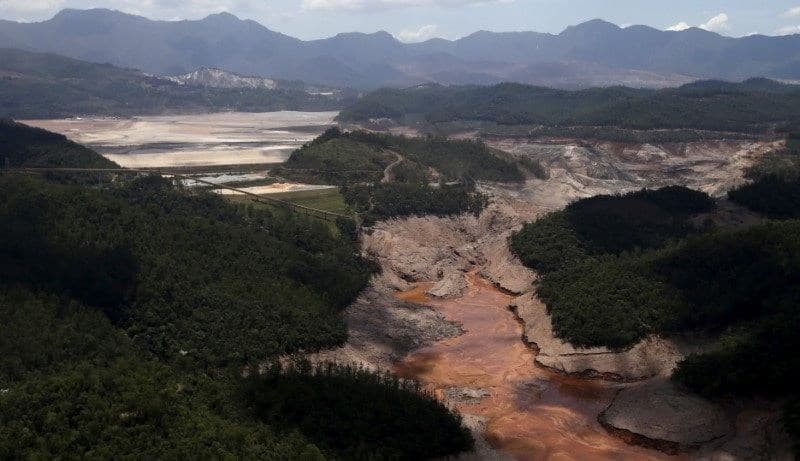 Samarco e ex-gerentes são condenados por tragédia em Mariana