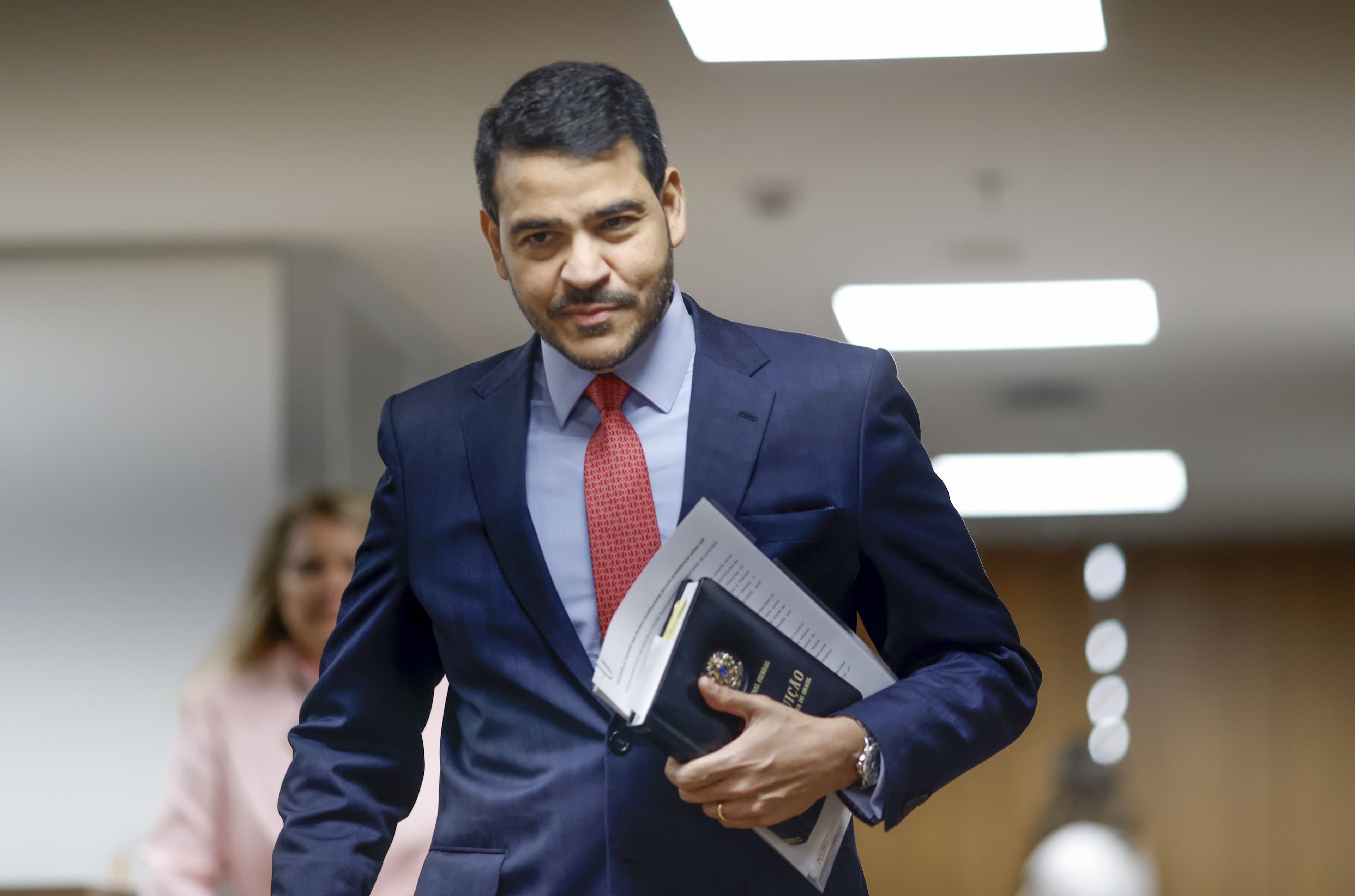 Jorge Messias é indicado por Lula ao STF em meio a crise